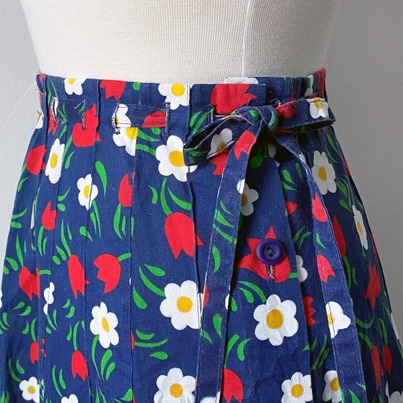 Vintage 70s Flared Midi Wrap Skirt with Sweet Floral Pattern Size S - Picture 6 of 7